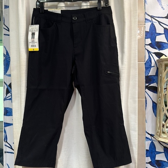Eddie Bauer Pants - NWT Women’s Eddie Bauer Rainer Black Capri Pants Size 6